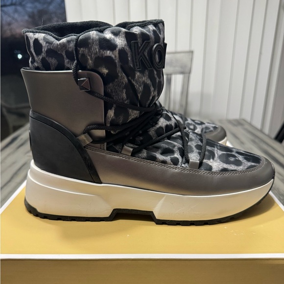 Michael Kors Cassia Black and Gray Cheetah Print Ankle Booties Size 9.5 - Picture 13 of 16